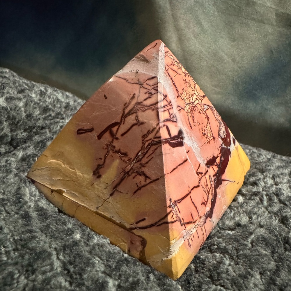 Mokaite Jasper Pyramid - Picture 4 of 4